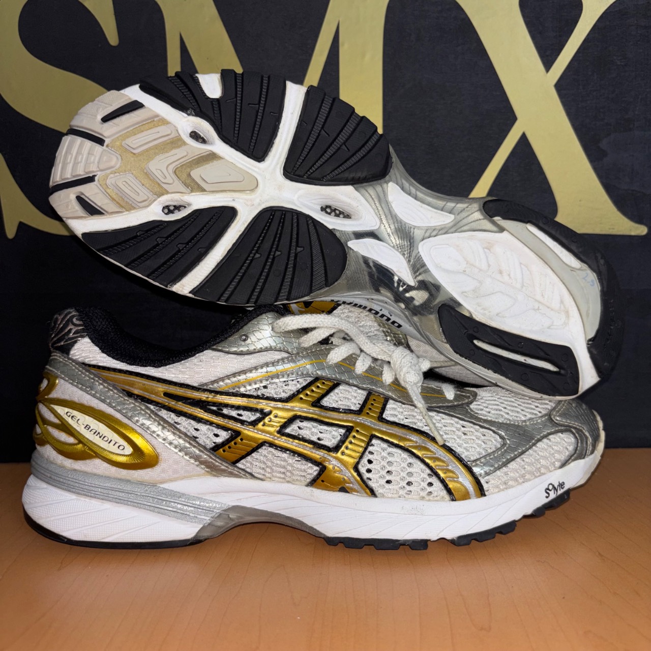 Asics Gel-Bandito blanco, dorado y plateado · Foto 1