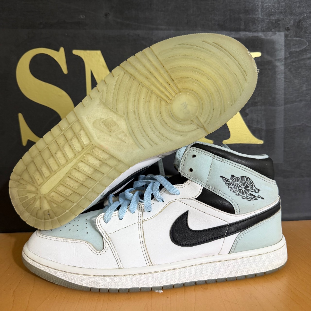 Air Jordan 1 Mid · Foto 1