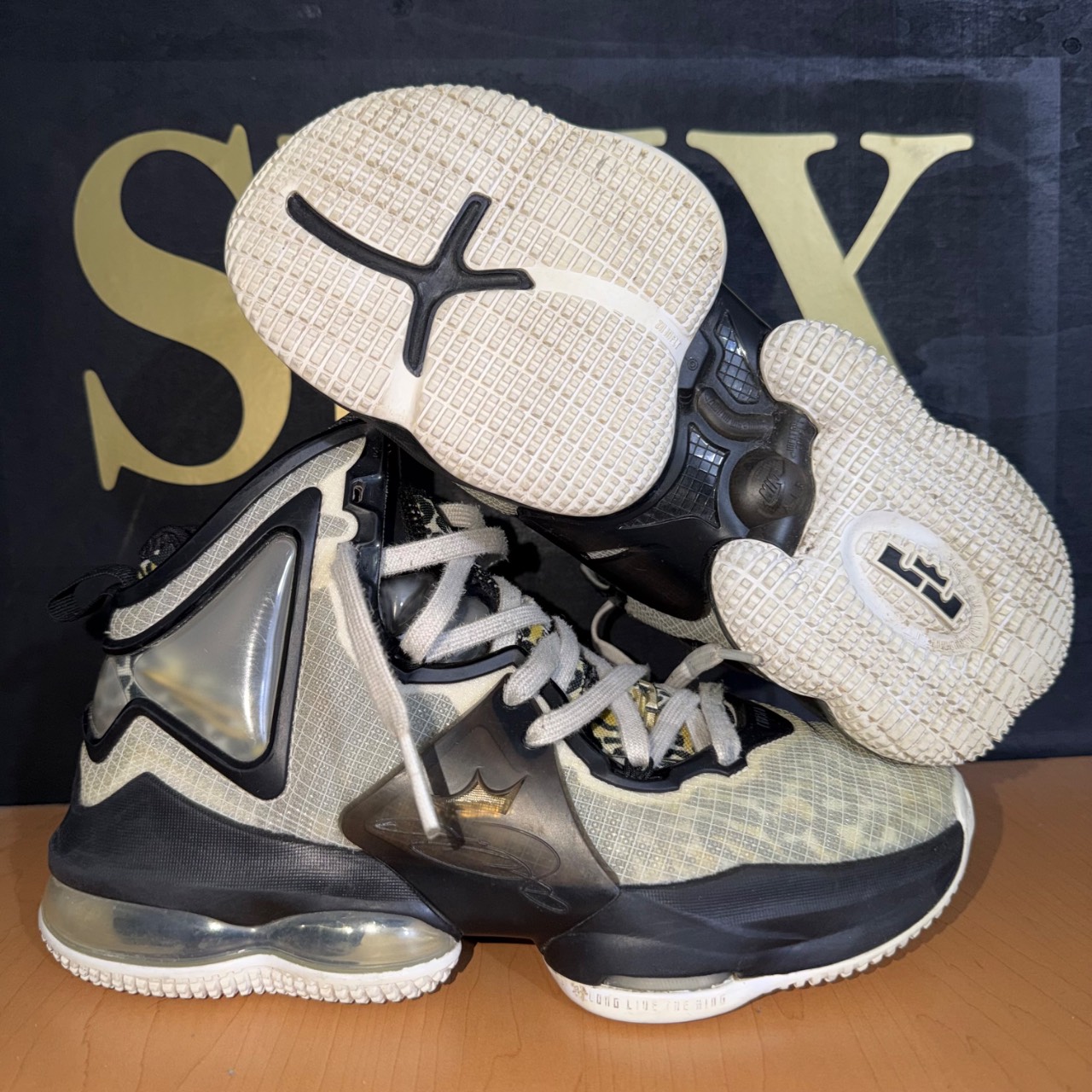 Nike LeBron 19 · Foto 1