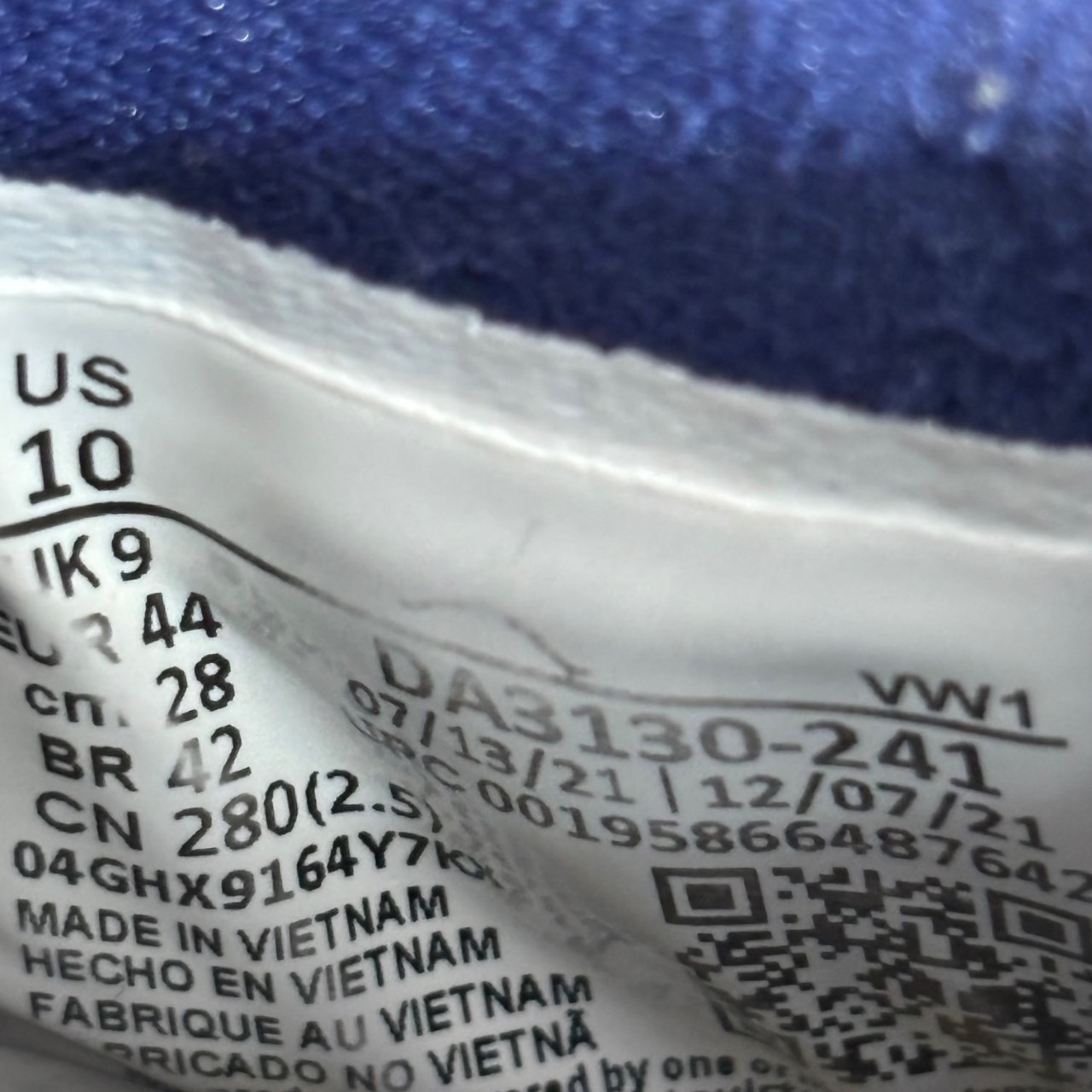 Jordan Zion 2 Blanco y azul marino con detalles dorados · Foto 6
