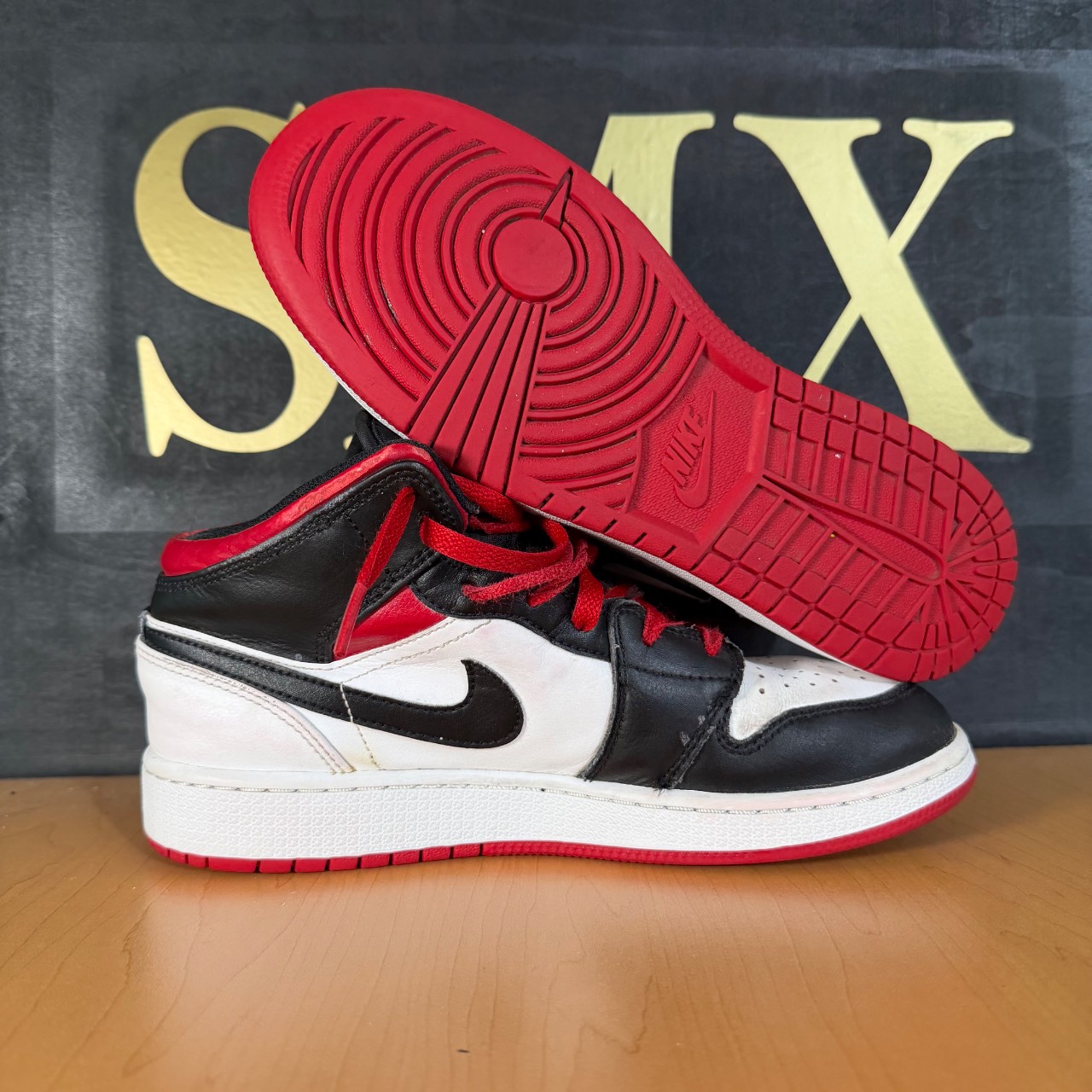 Air Jordan 1 Mid White/Gym Red/Black · Foto 2