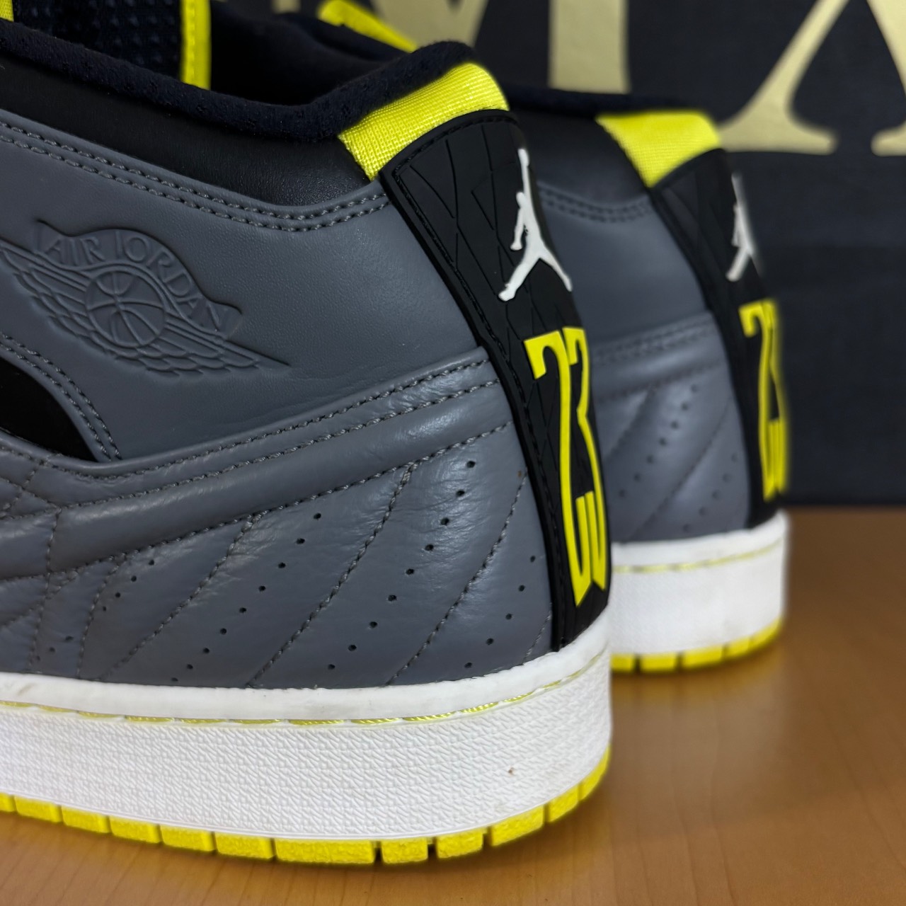 Air Jordan 1 Mid 'Fear' · Foto 5