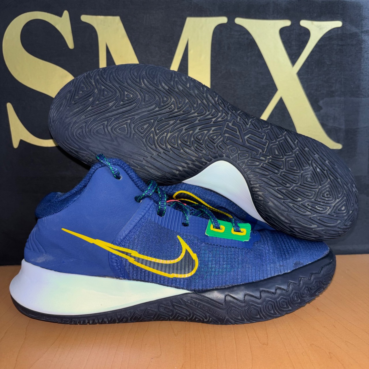 Nike Kyrie Flytrap 4 Black/Metallic Silver/White · Foto 1