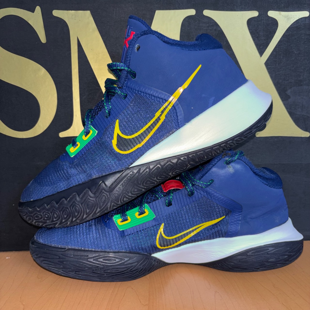 Nike Kyrie Flytrap 4 Black/Metallic Silver/White · Foto 2