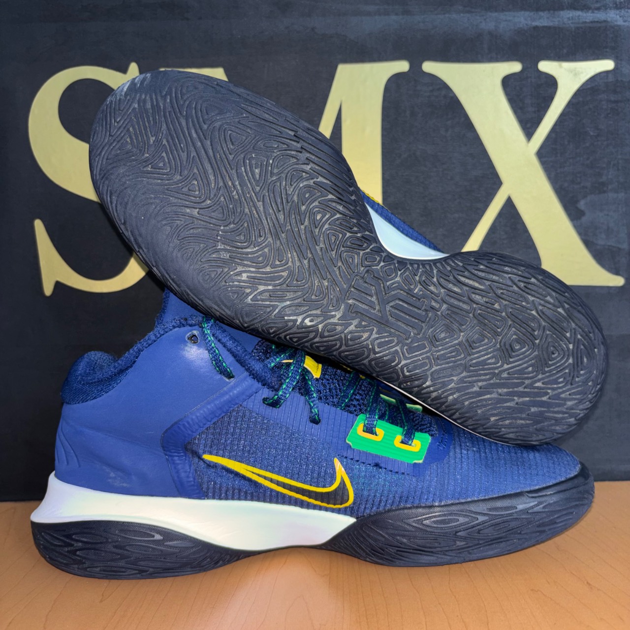 Nike Kyrie Flytrap 4 Black/Metallic Silver/White · Foto 3