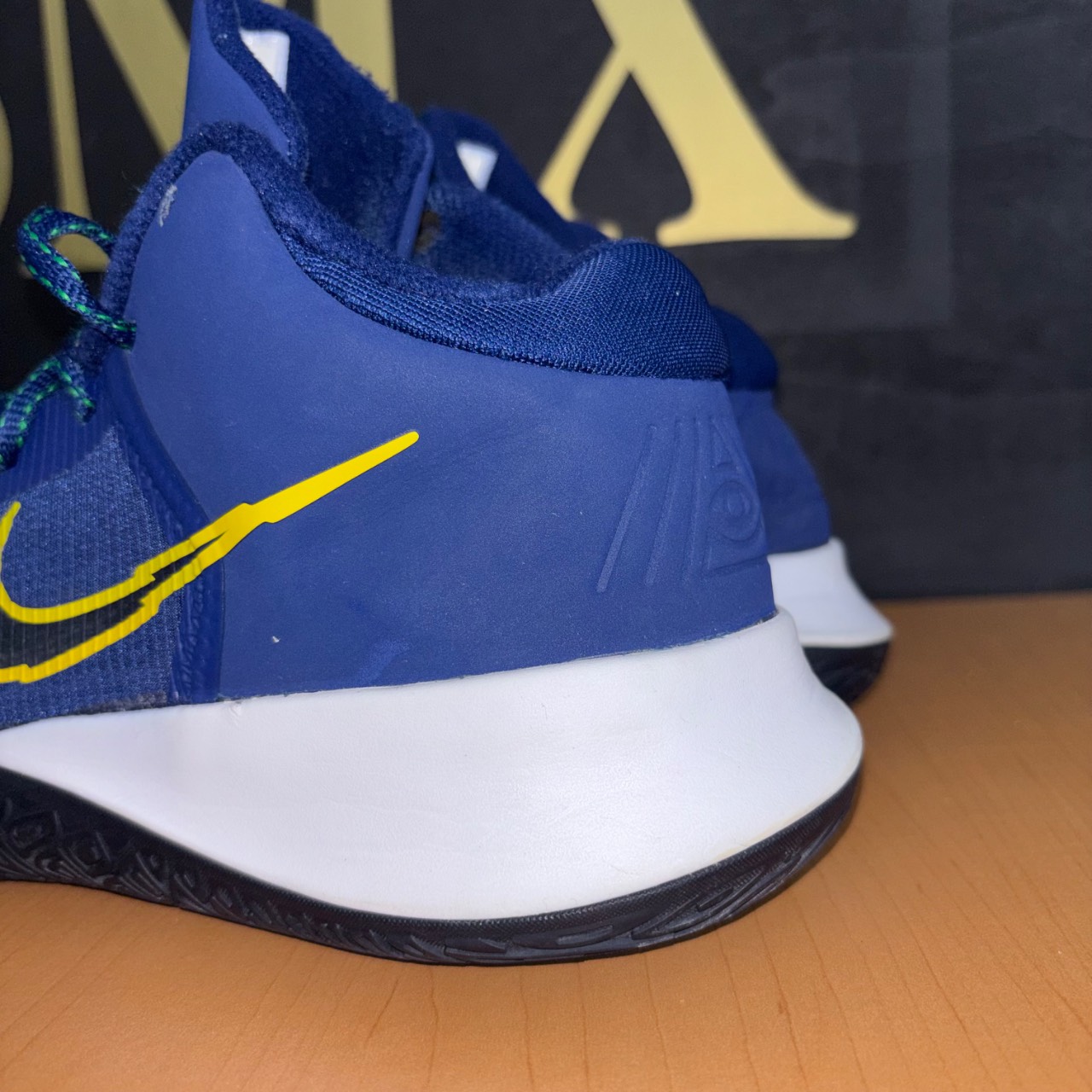 Nike Kyrie Flytrap 4 Black/Metallic Silver/White · Foto 5