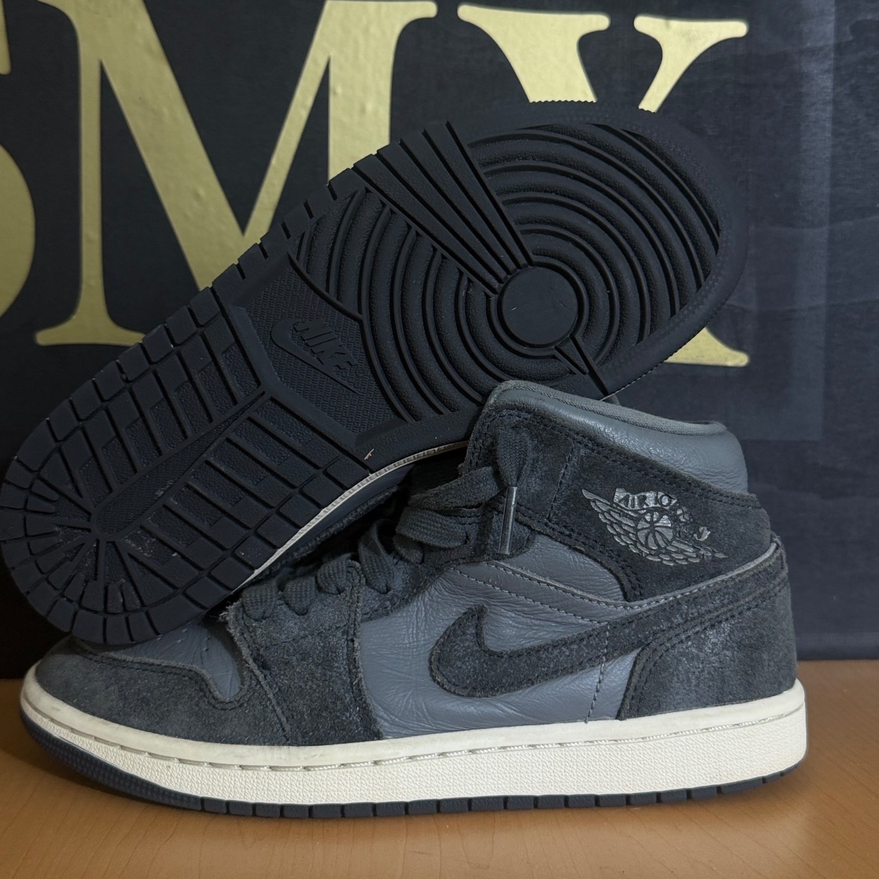 Air Jordan 1 Mid · Foto 3