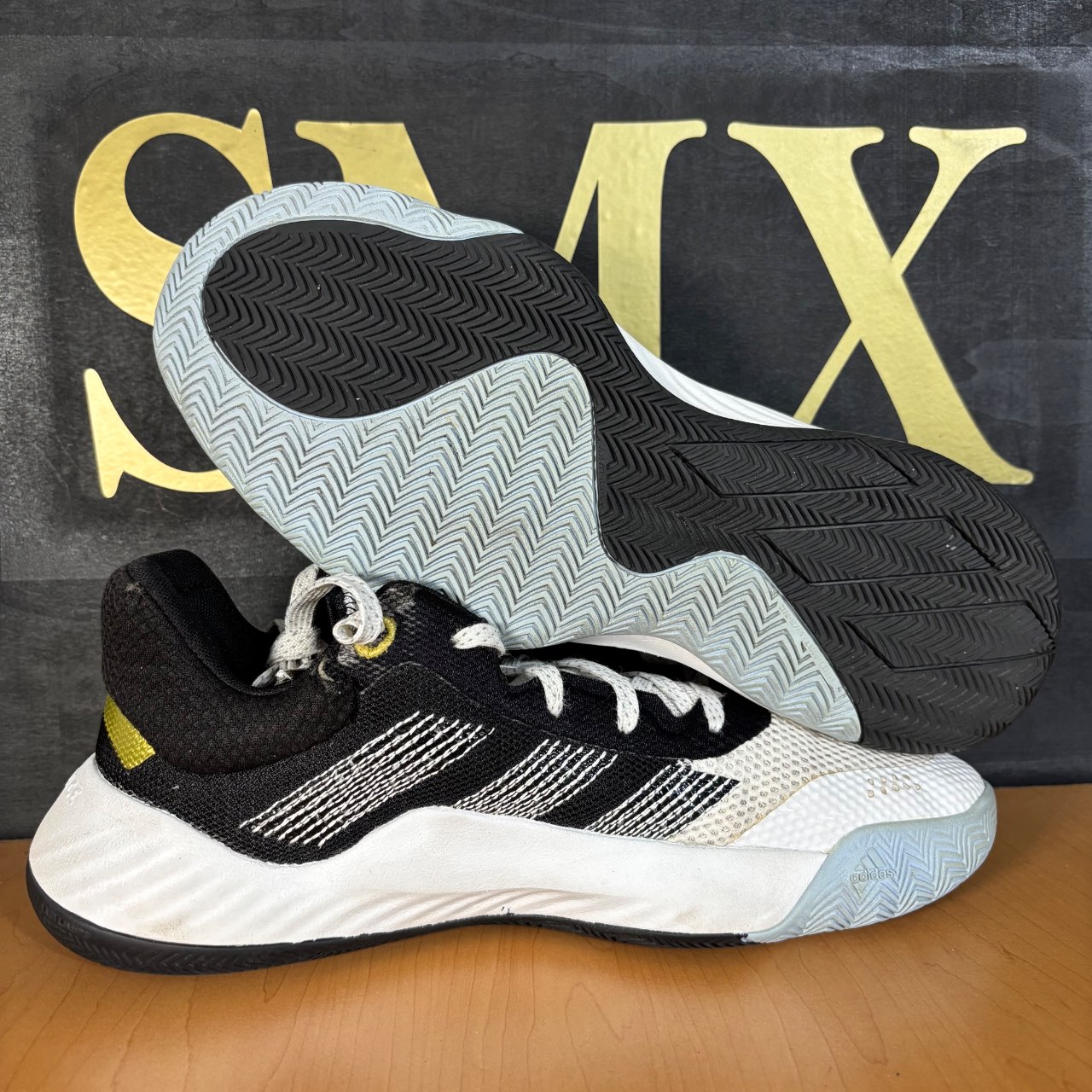 Adidas D.O.N. Issue #1 Cloud White/Core Black/Gold Metallic · Foto 2