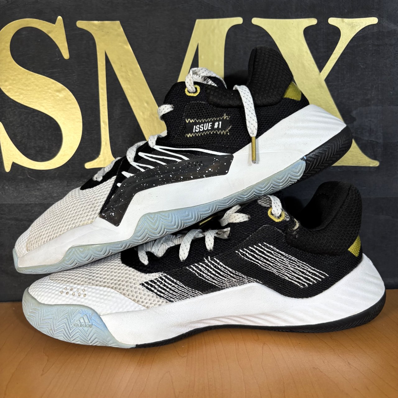 Adidas D.O.N. Issue #1 Cloud White/Core Black/Gold Metallic · Foto 3