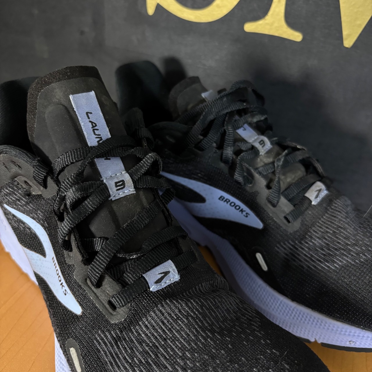 Brooks Launch 9 Black/Ebony/Purple · Foto 4