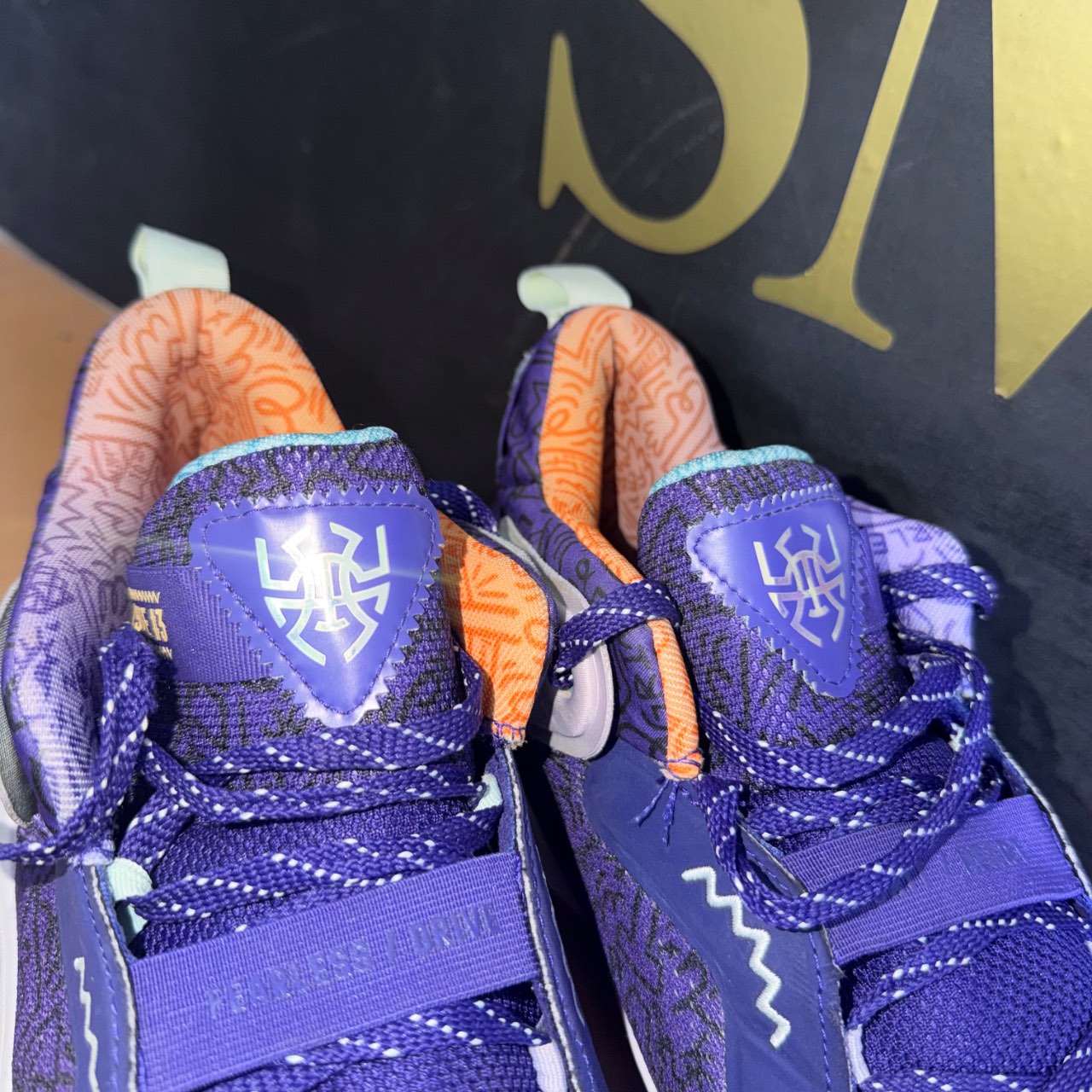 adidas D.O.N. Issue #3 · Foto 3
