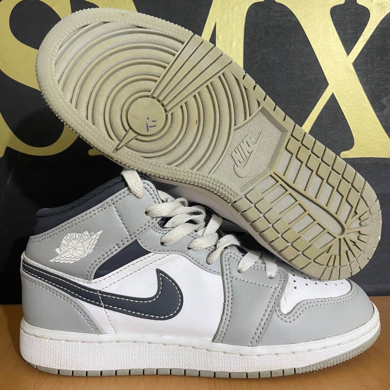 Air Jordan 1 Mid GS · Foto 1