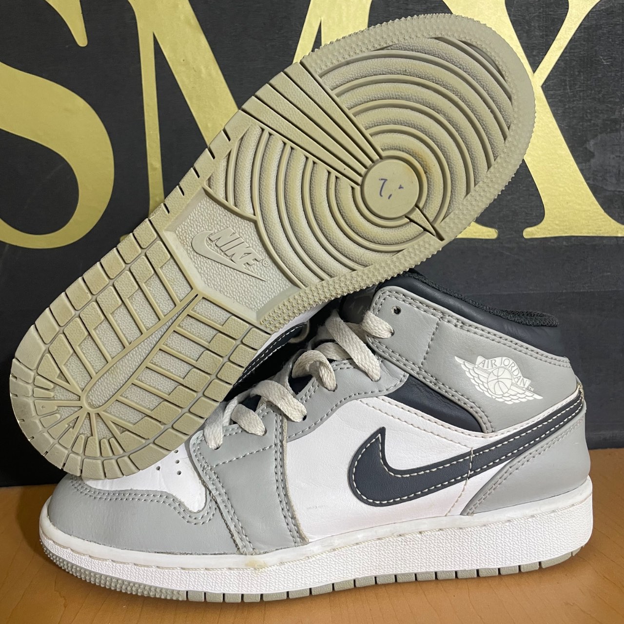 Air Jordan 1 Mid GS · Foto 2
