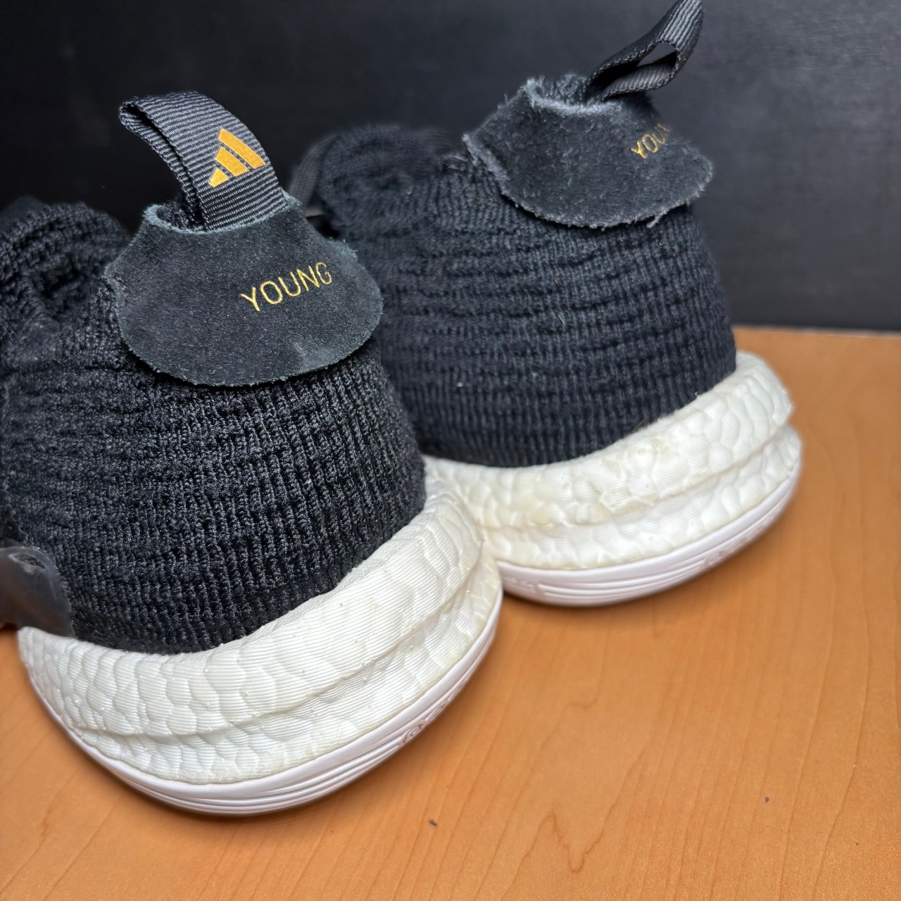 Adidas trae young Negro, blanco y beige · Foto 5