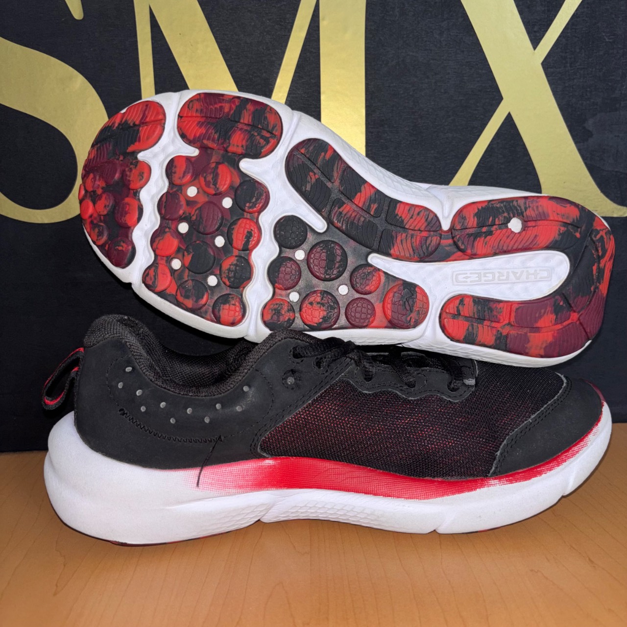 Under Armour Charged Pursuit 2 negro con rojo y blanco · Foto 2