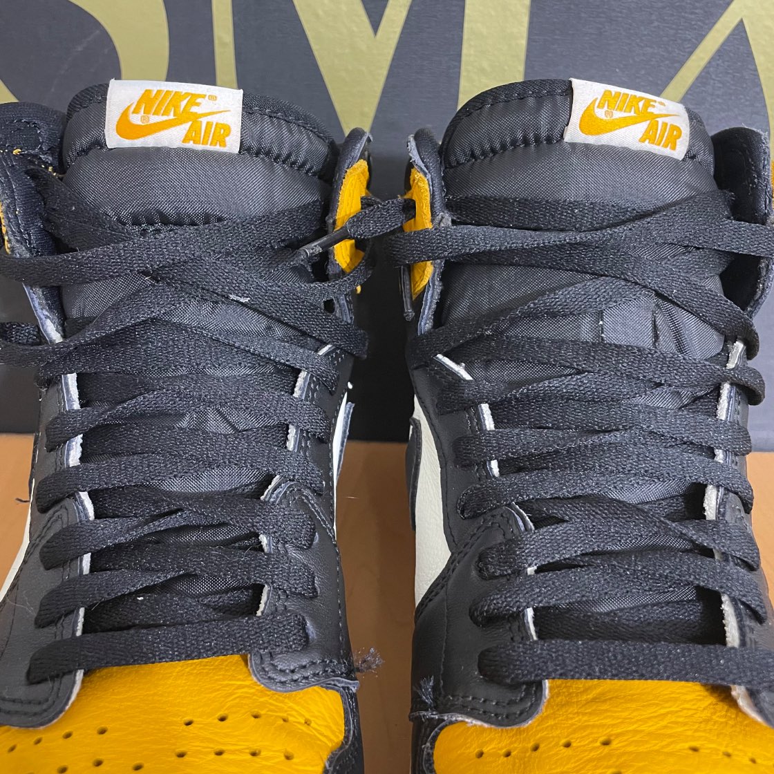 Air Jordan 1 Retro High OG 'Yellow Toe' · Foto 4