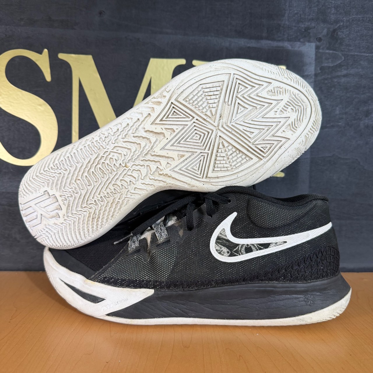 Nike Kyrie Flytrap 6 Negro y blanco · Foto 1