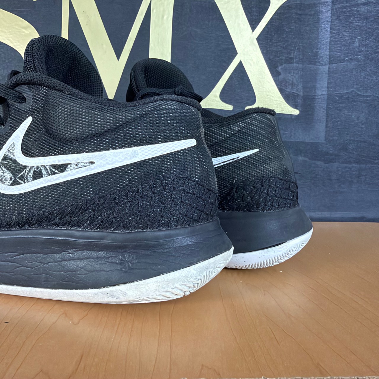 Nike Kyrie Flytrap 6 Negro y blanco · Foto 5