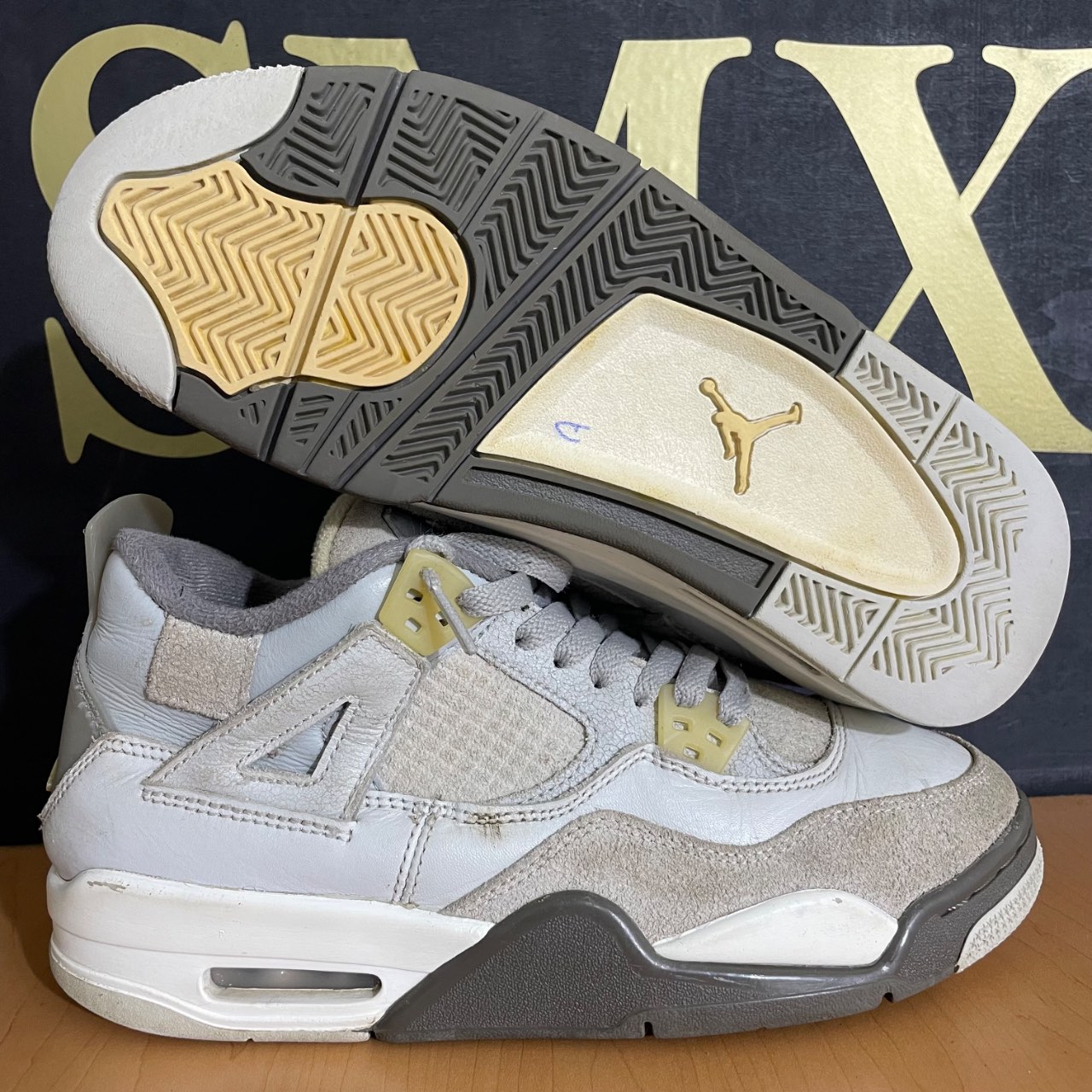 Air Jordan 4 Retro SE Craft Photon Dust GS · Foto 1