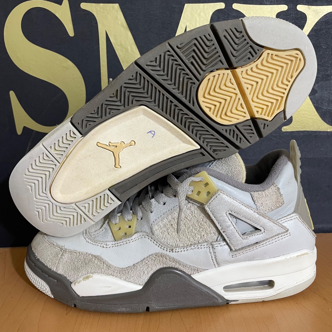 Air Jordan 4 Retro SE Craft Photon Dust GS · Foto 2
