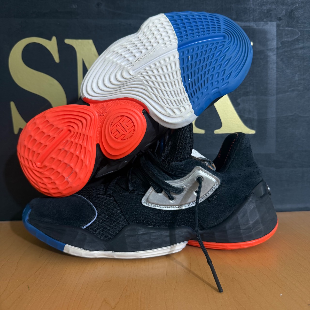 adidas Harden Vol. 4 · Foto 1
