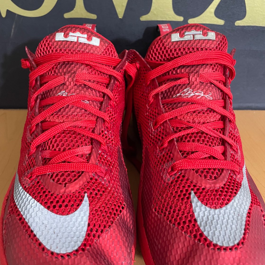 Nike LeBron 12 Low University Red · Foto 3
