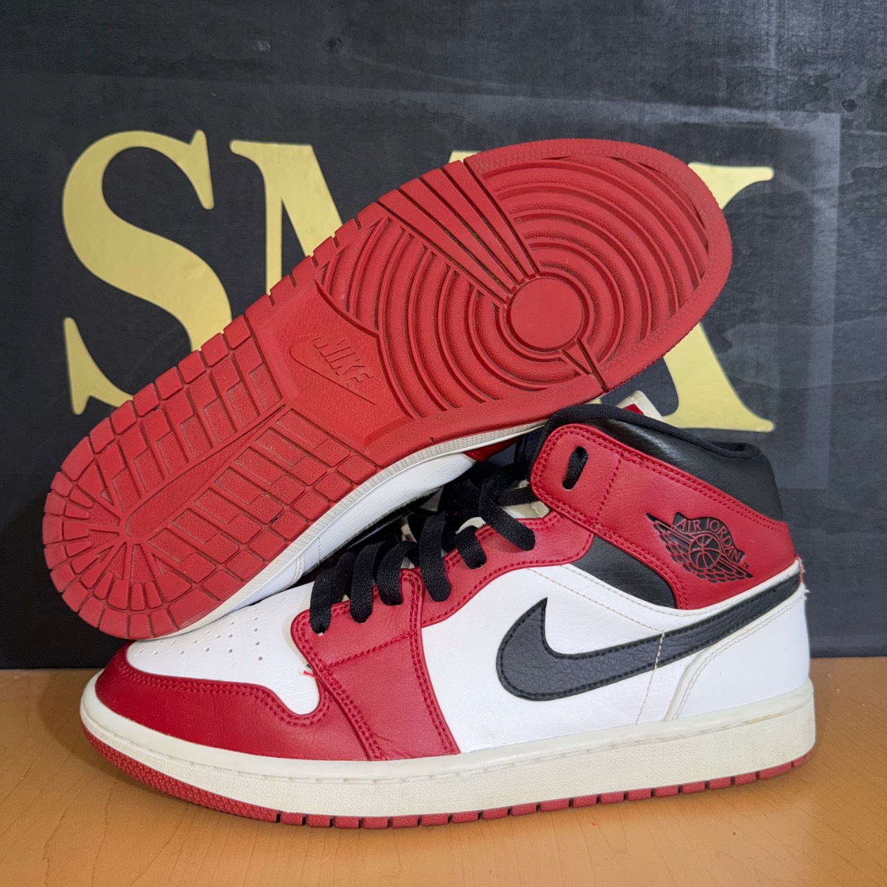 Air Jordan 1 Mid Chicago · Foto 2