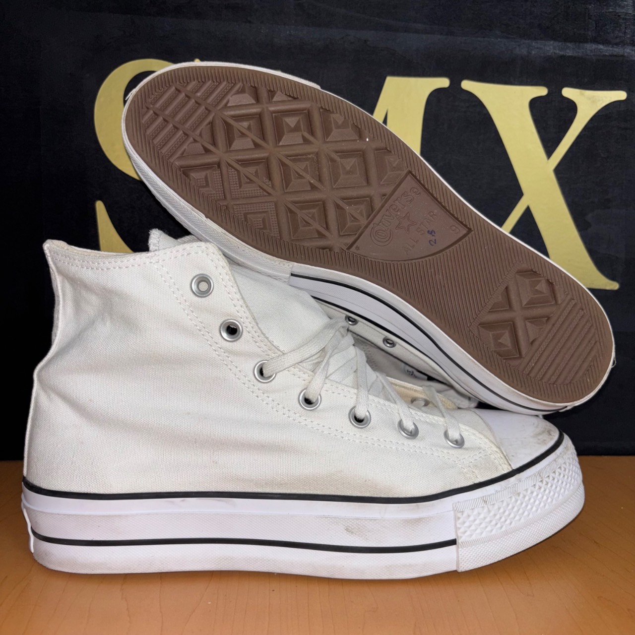 Converse Chuck Taylor All Star High Blanco con detalles negros · Foto 1