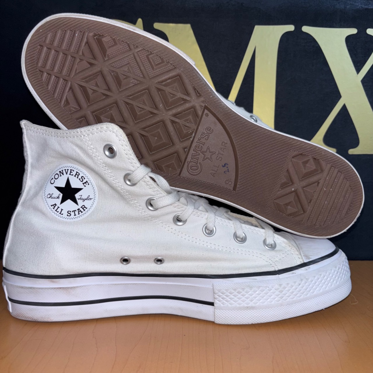 Converse Chuck Taylor All Star High Blanco con detalles negros · Foto 2