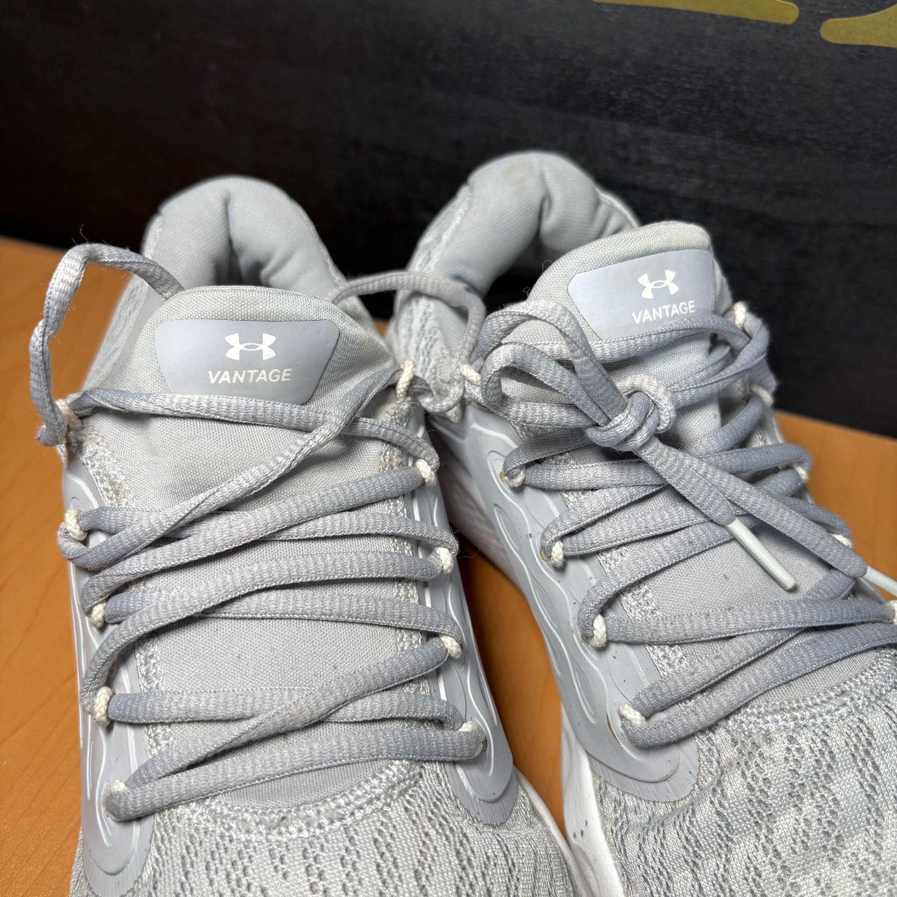 Under Armour Vantage gris y blanco · Foto 4
