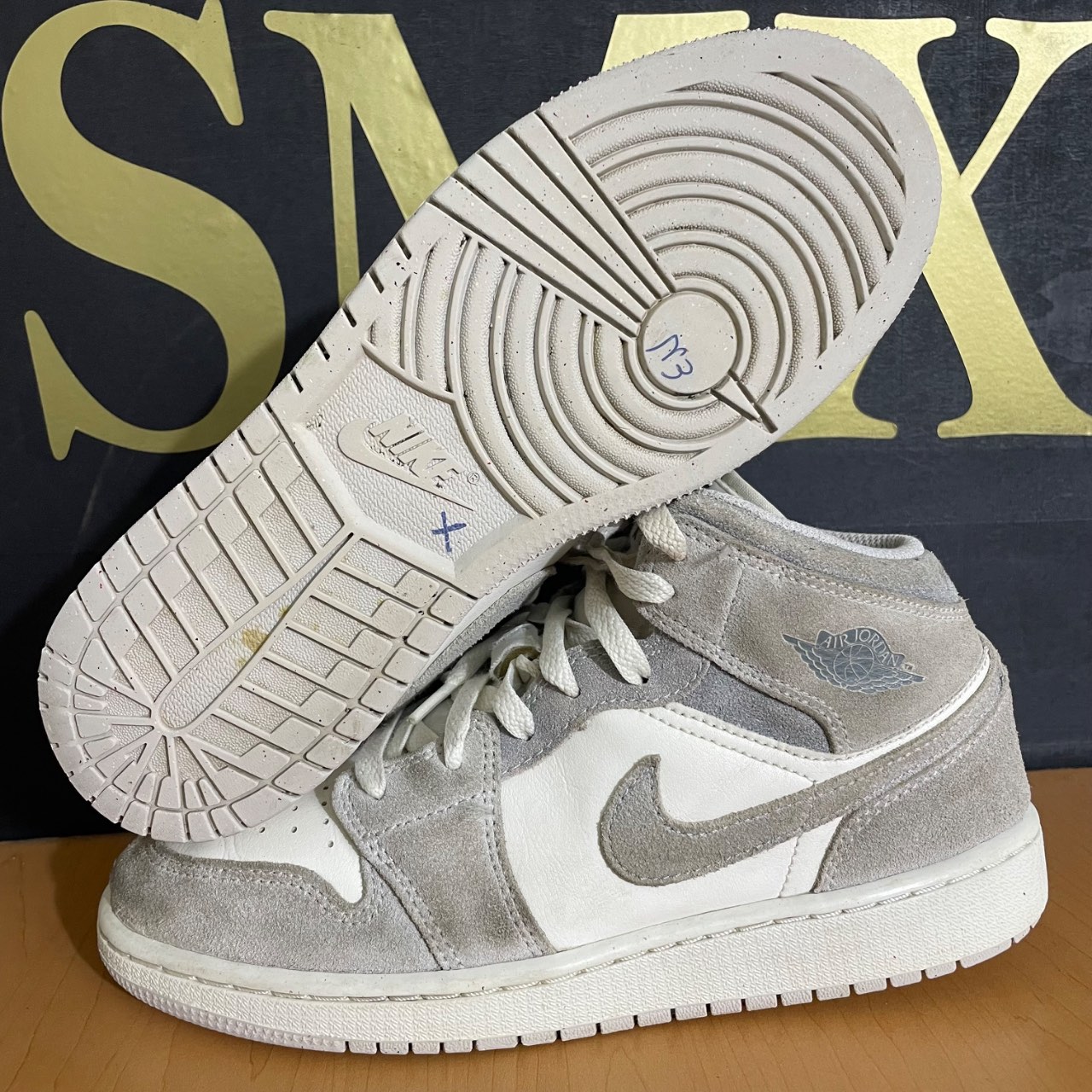Air Jordan 1 Mid · Foto 2