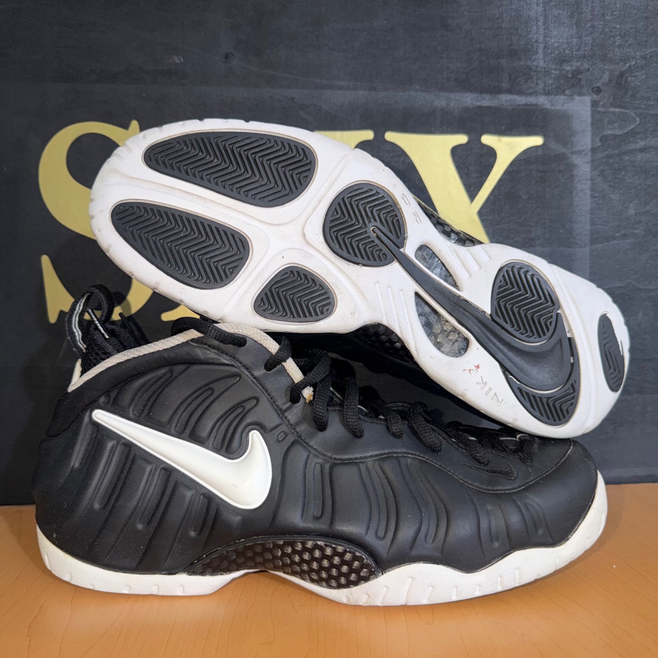 Nike Air Foamposite Pro Black White · Foto 1
