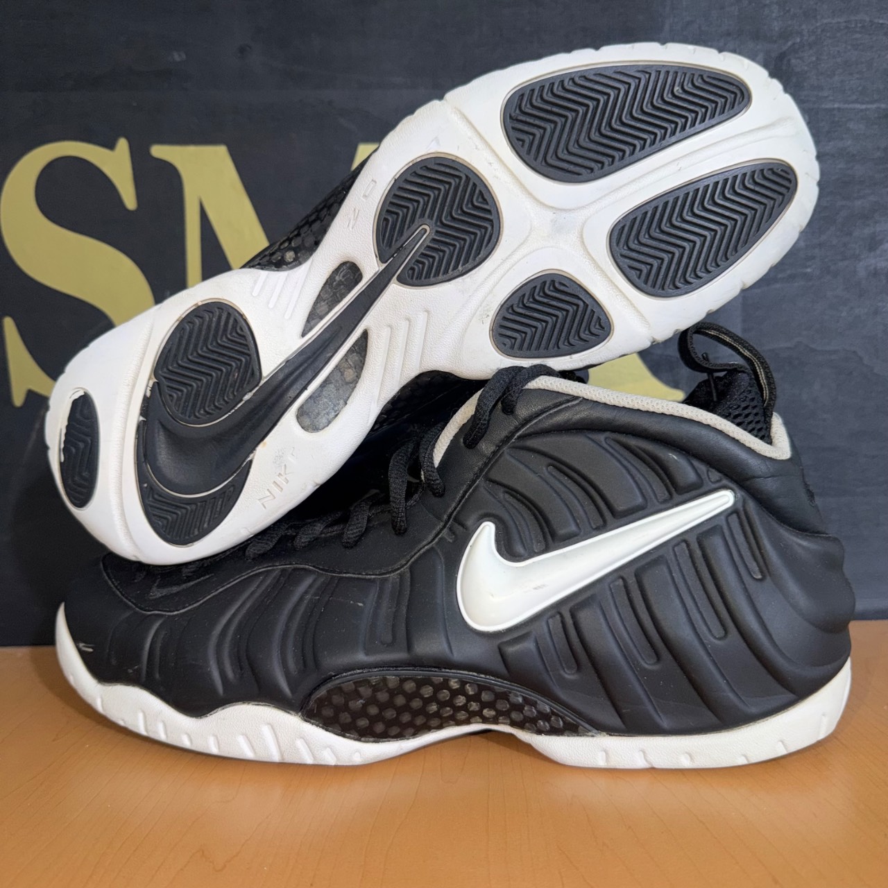 Nike Air Foamposite Pro Black White · Foto 2