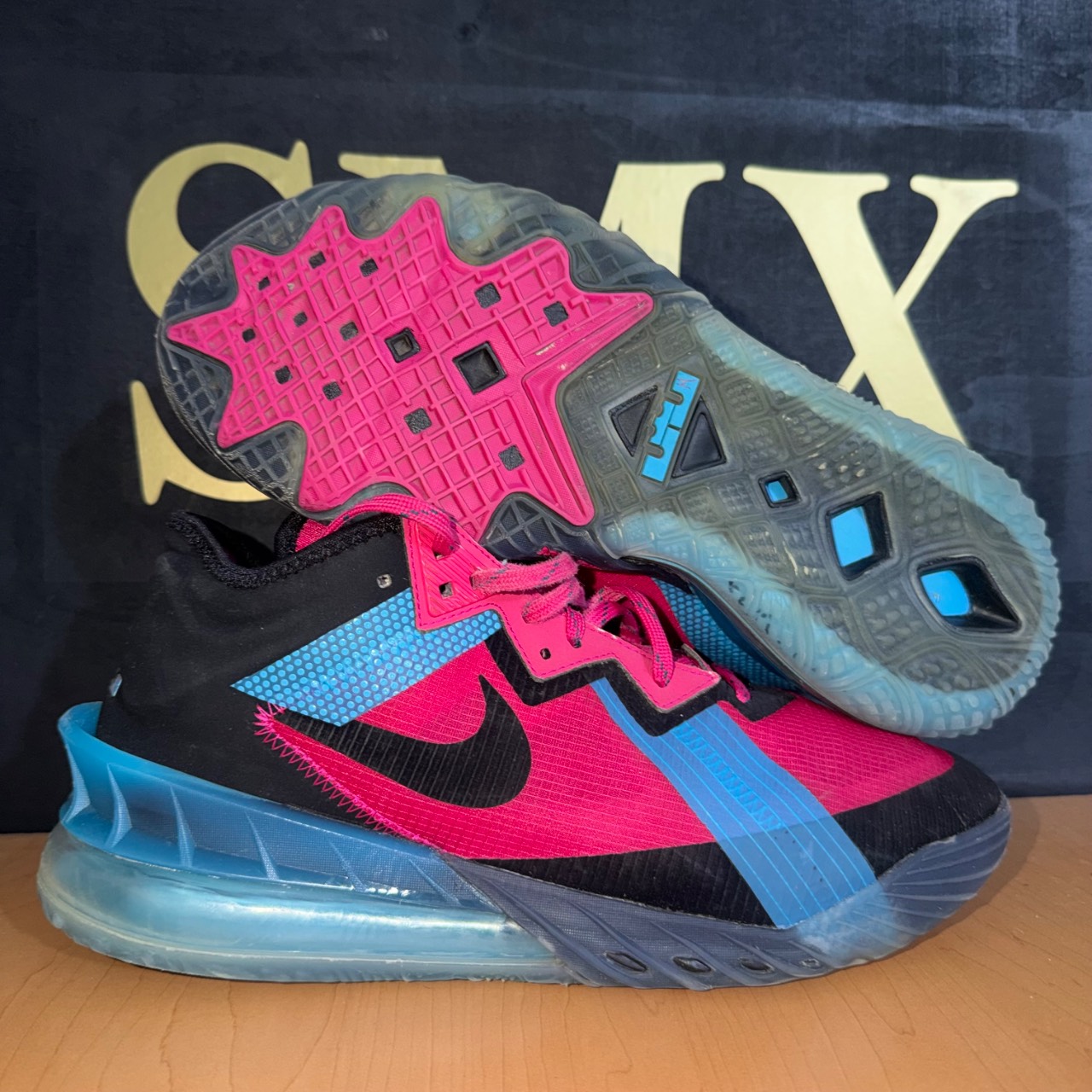 Nike LeBron 18 Low 'Miami Nights' · Foto 1