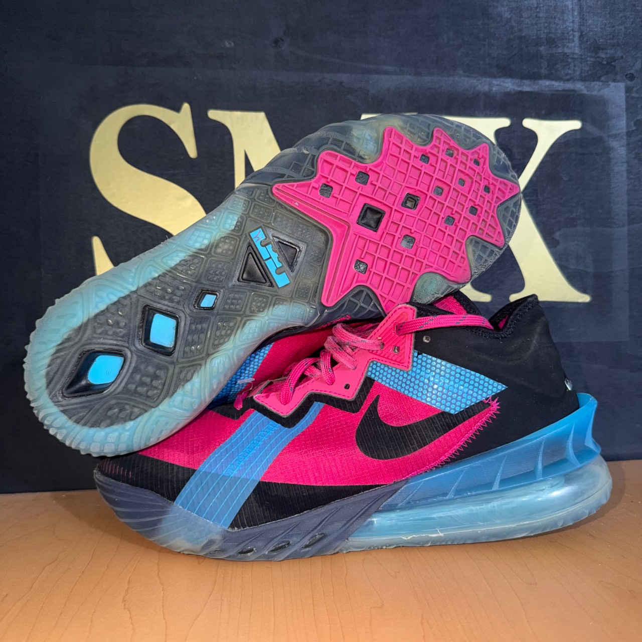 Nike LeBron 18 Low 'Miami Nights' · Foto 2