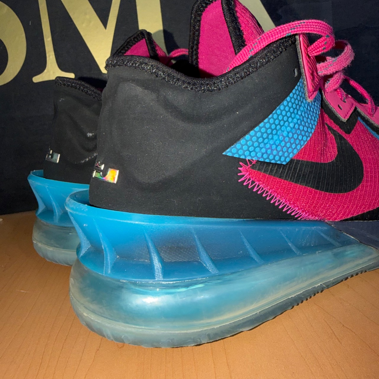 Nike LeBron 18 Low 'Miami Nights' · Foto 4