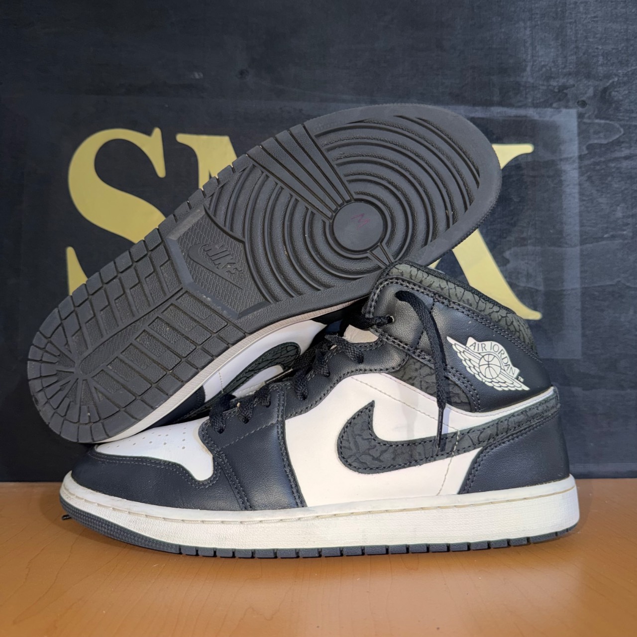 Air Jordan 1 Mid SE Elephant · Foto 1