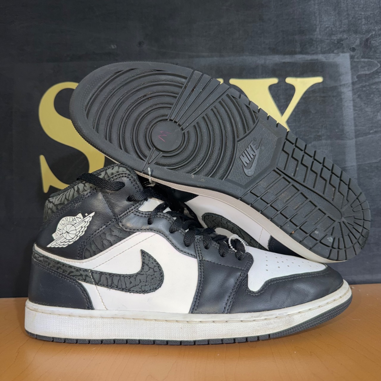 Air Jordan 1 Mid SE Elephant · Foto 2