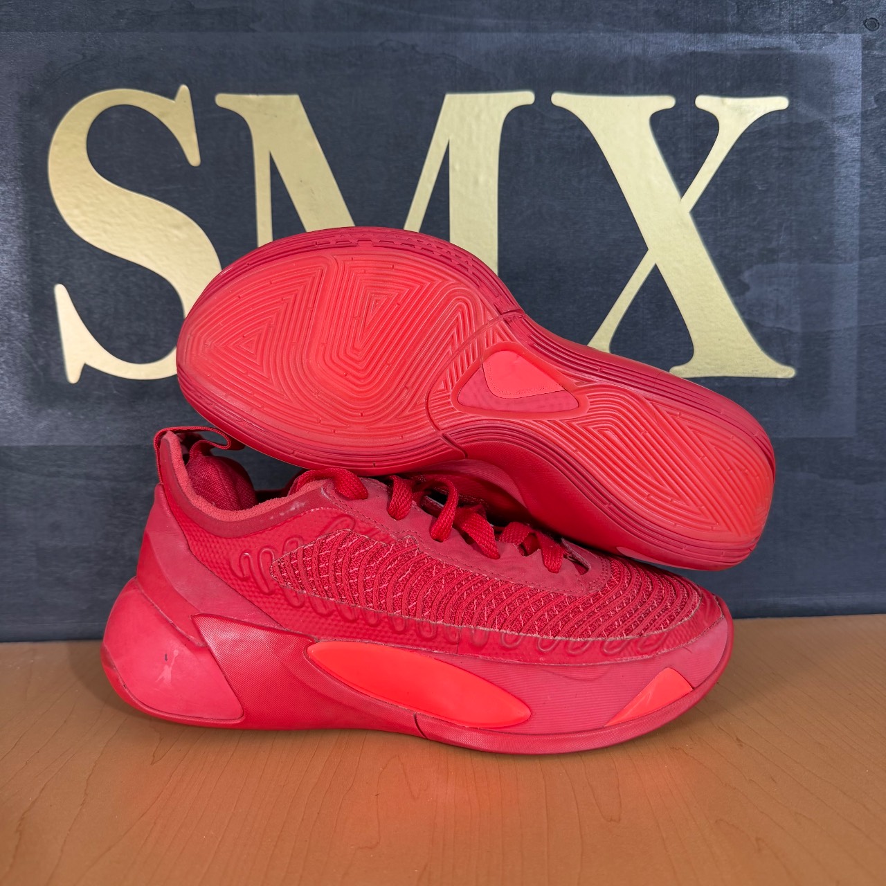 Jordan LUKA 1 Red · Foto 1