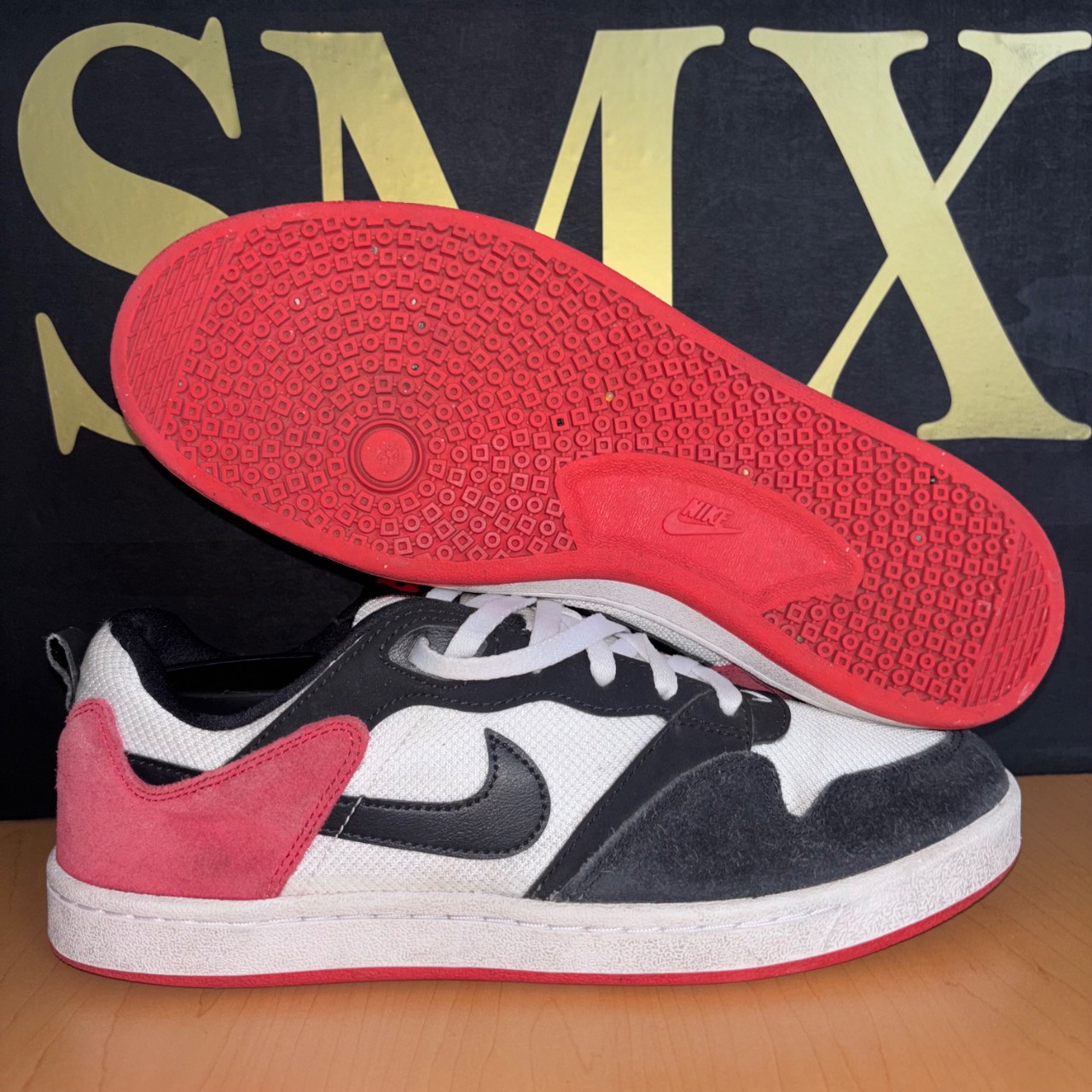 Nike SB Alleyoop blanco, negro y rojo · Foto 1