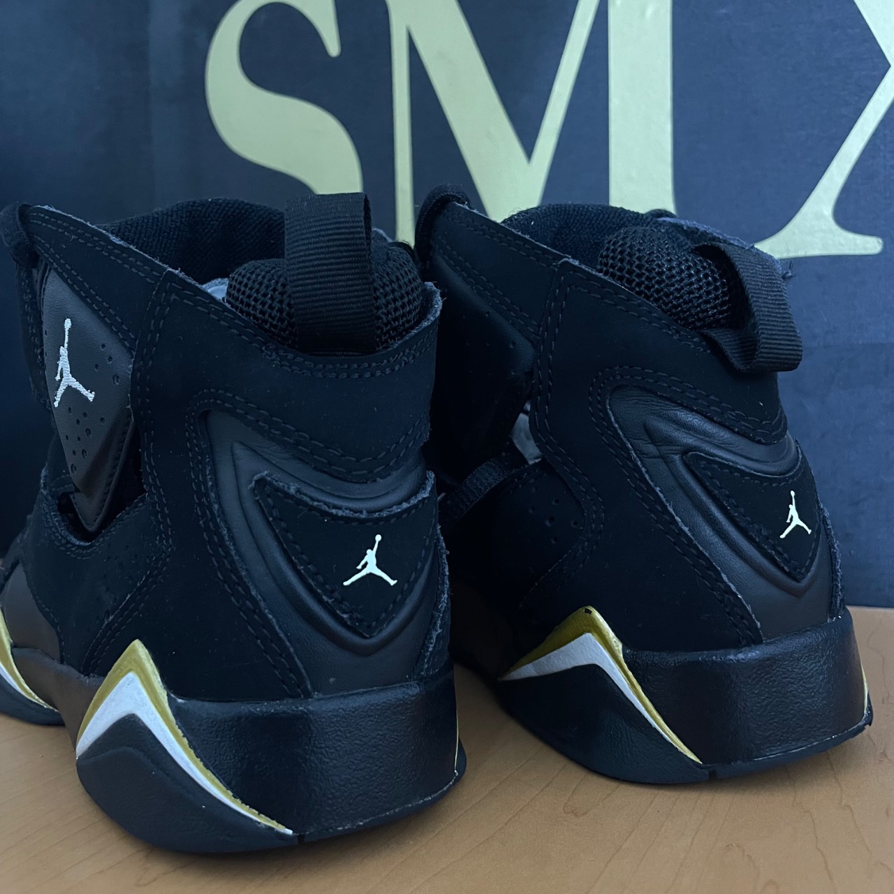 Jordan 6 Rings Black Metallic Gold (GS) · Foto 5