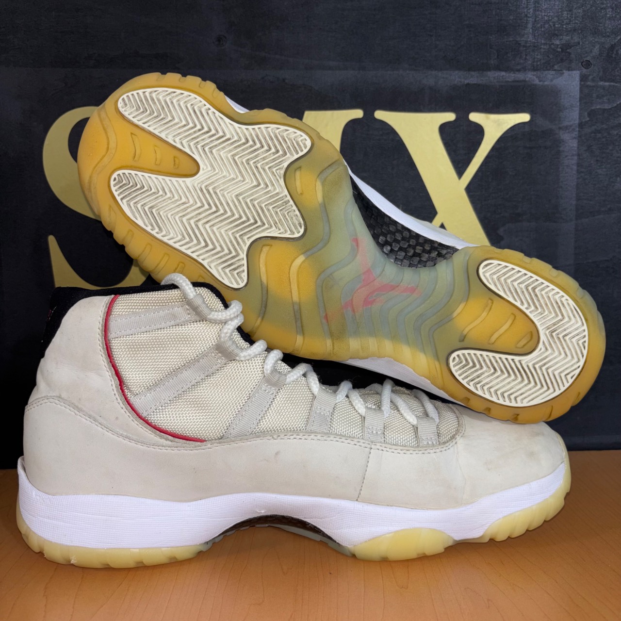 Air Jordan 11 Retro Platinum Tint · Foto 2