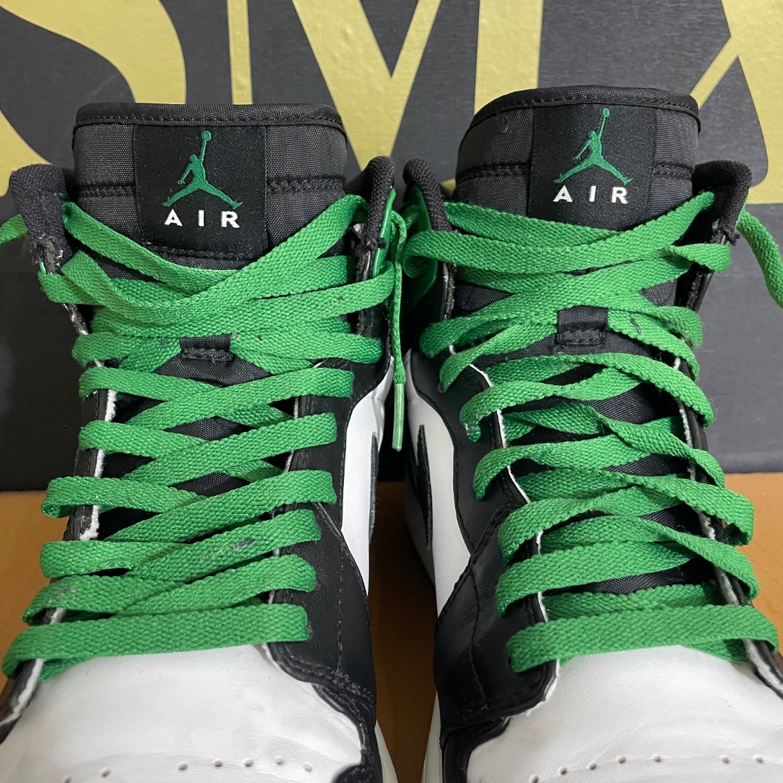Air Jordan 1 Mid · Foto 3