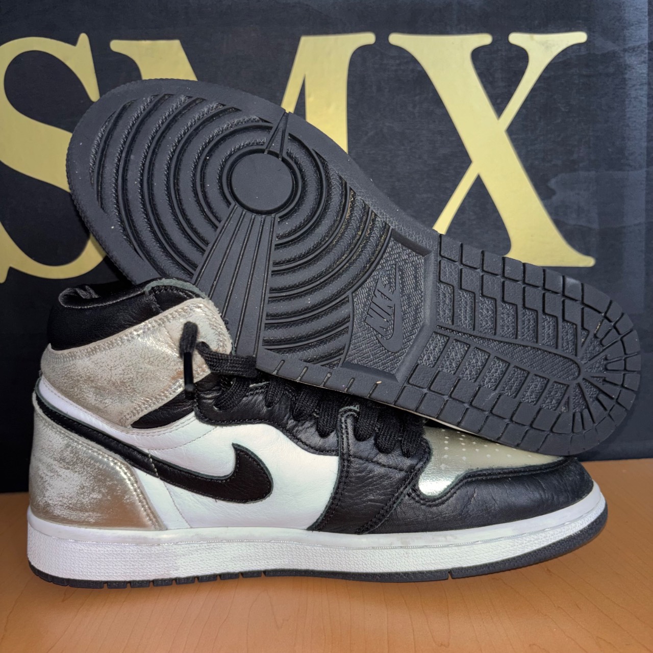 Air Jordan 1 Retro High OG Black/Metallic Silver/White/Black · Foto 2