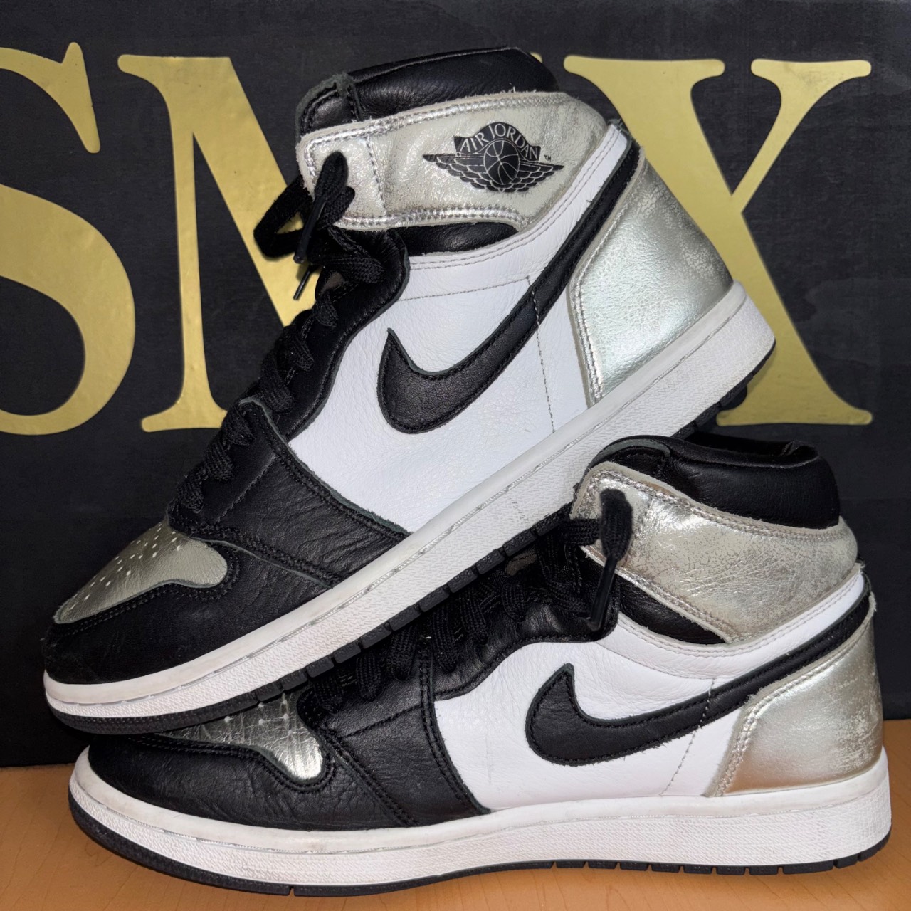 Air Jordan 1 Retro High OG Black/Metallic Silver/White/Black · Foto 3