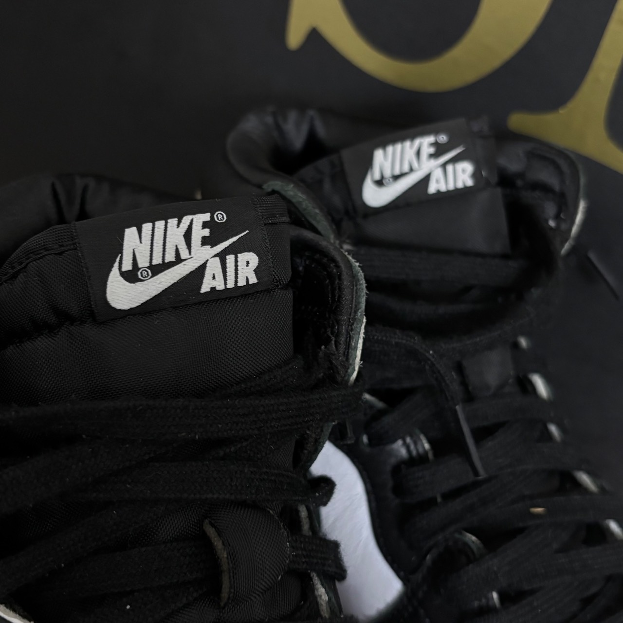 Air Jordan 1 Retro High OG Black/Metallic Silver/White/Black · Foto 4