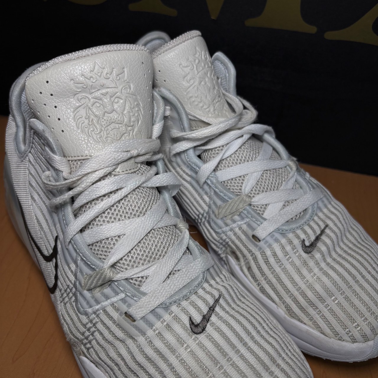 Nike Air Max Impact 3 Blanco con detalles grises · Foto 4