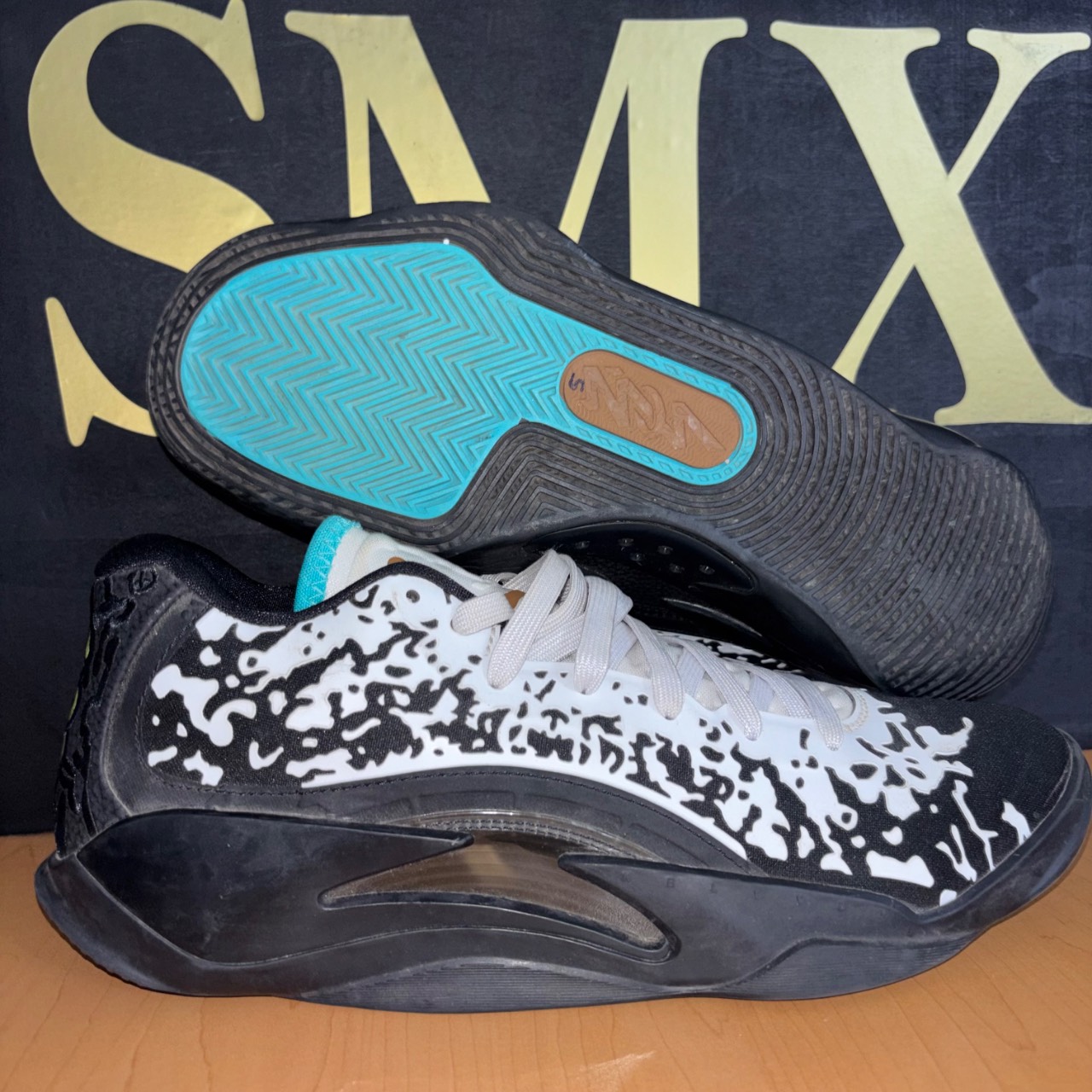 Air Jordan 35 Low SE Blanco, negro y turquesa · Foto 1