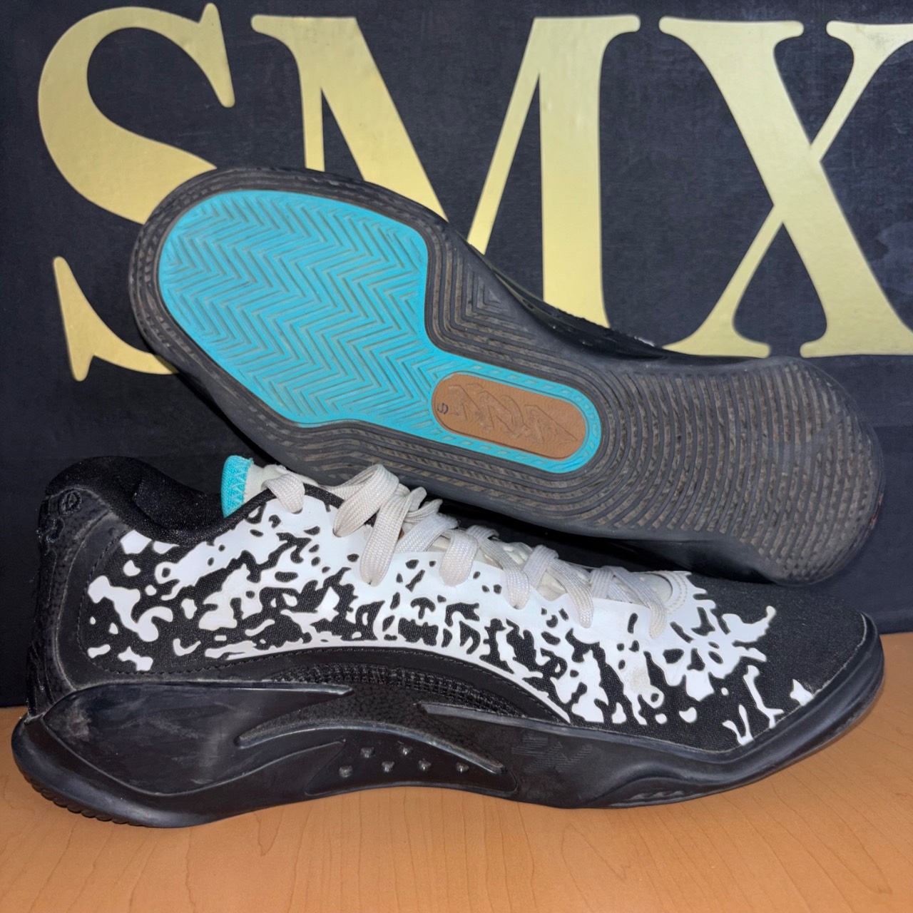 Air Jordan 35 Low SE Blanco, negro y turquesa · Foto 2
