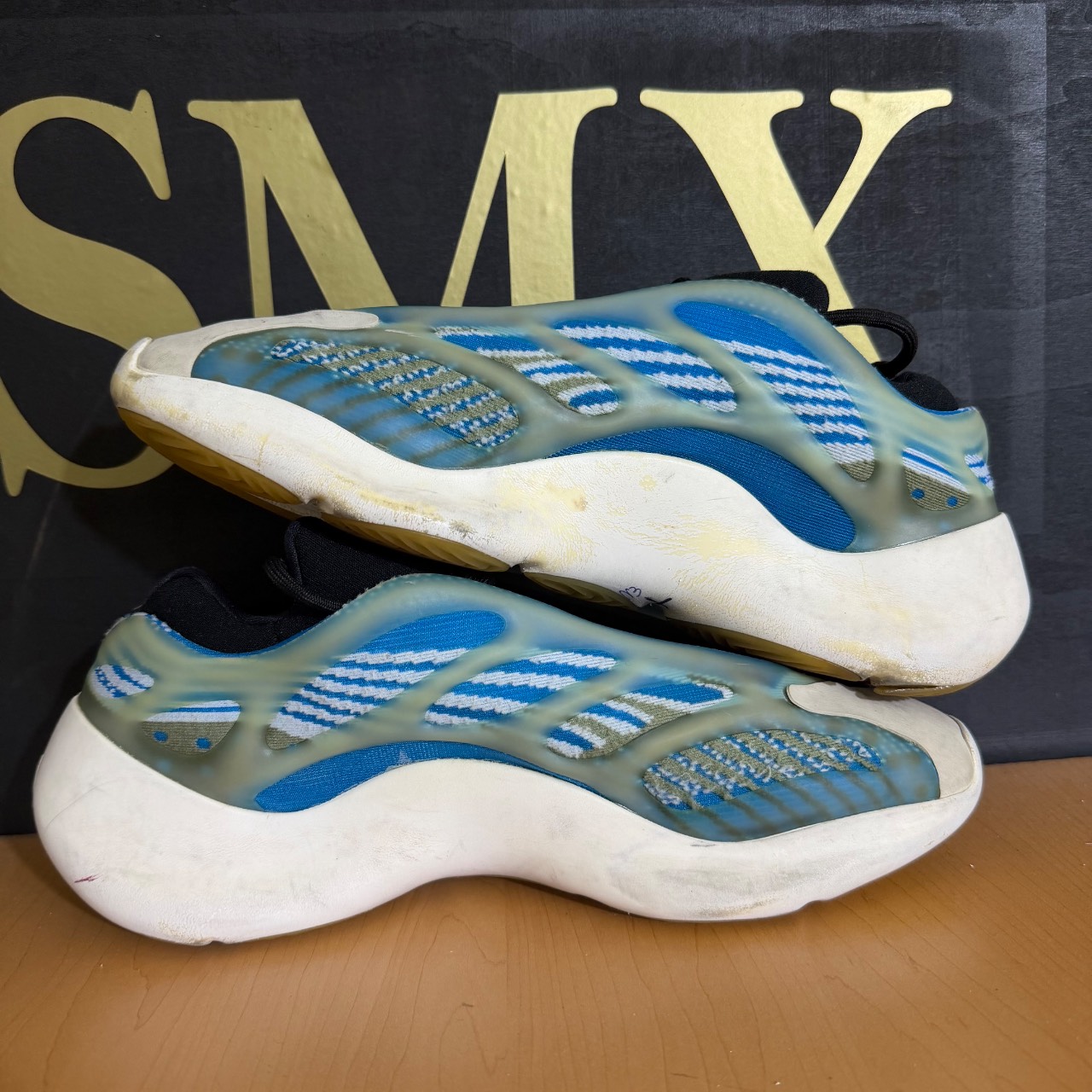 adidas Yeezy 700 V3 Arzareth · Foto 3